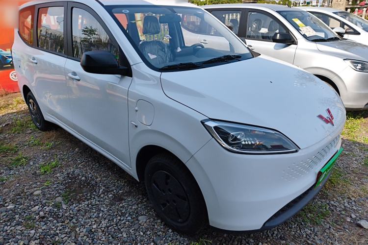 Used Wuling Hongguang New Energy 2025 Model Range-Extending Hybrid 150KM Comfort Edition Front Right 45 Deg