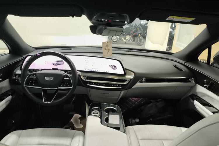 Used Cadillac LYRIQ 2022 Rear-Drive Long-Range Luxury Edition Center Console