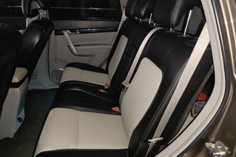 Used Chevrolet Captiva 2015 2.4L Two-Wheel Drive Urban Version 5 Seats Left Rear Seat