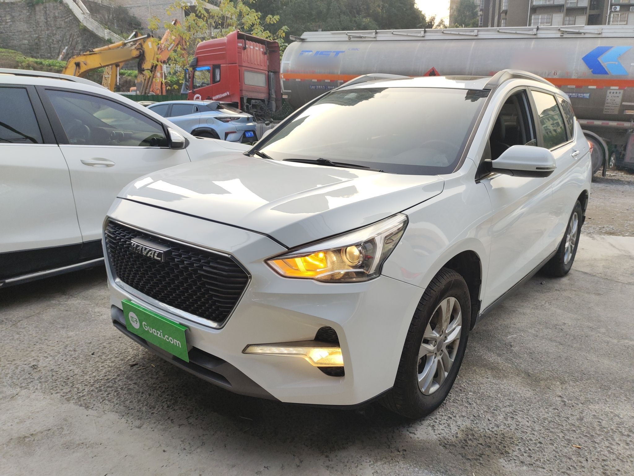 Под передней частью автомобиля