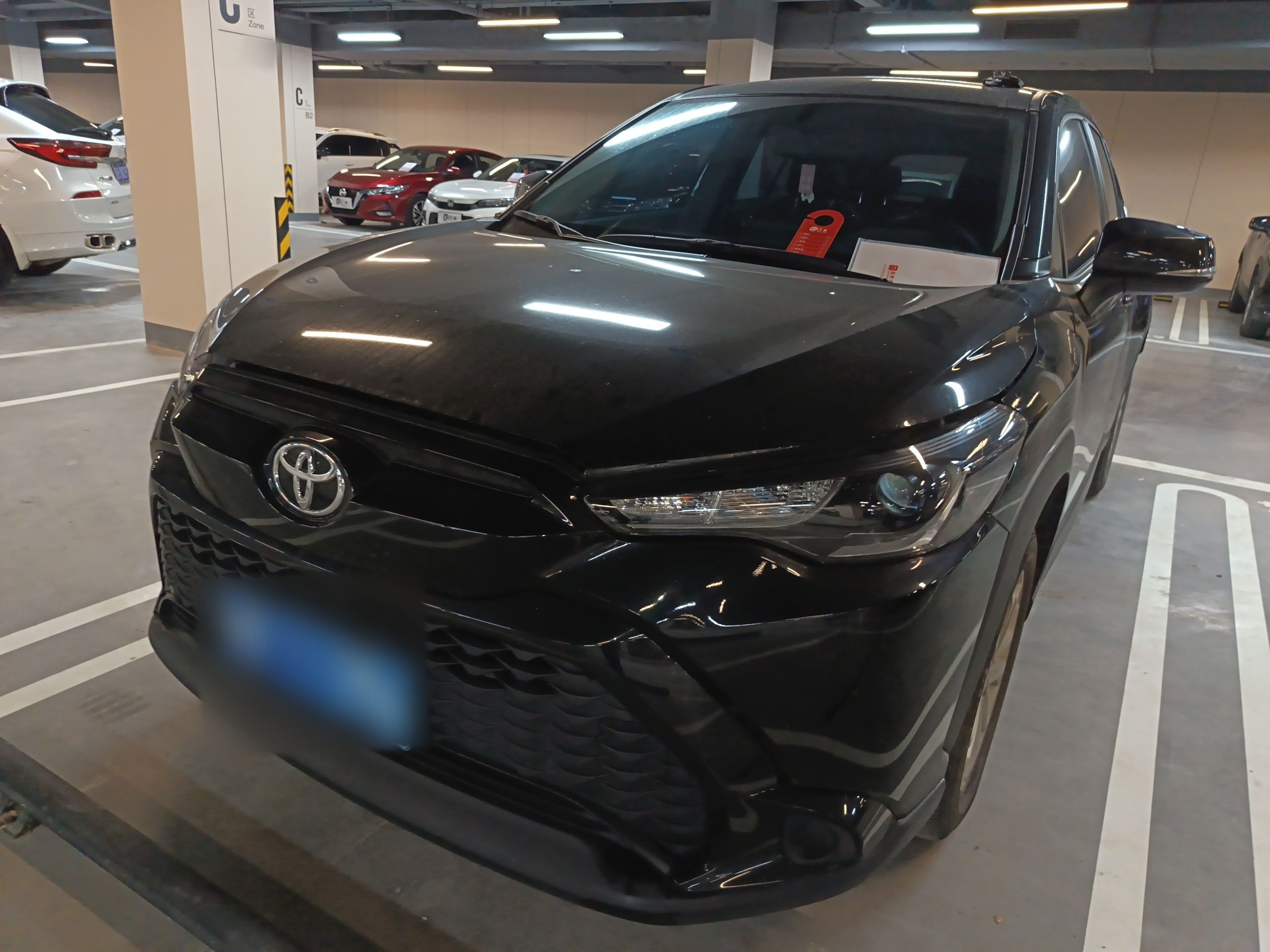 Под передней частью автомобиля