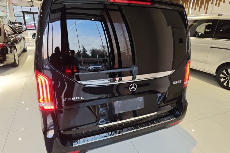 Used Mercedes-Benz V-Class 2022 V 260 L Long-wheelbase Luxury Edition