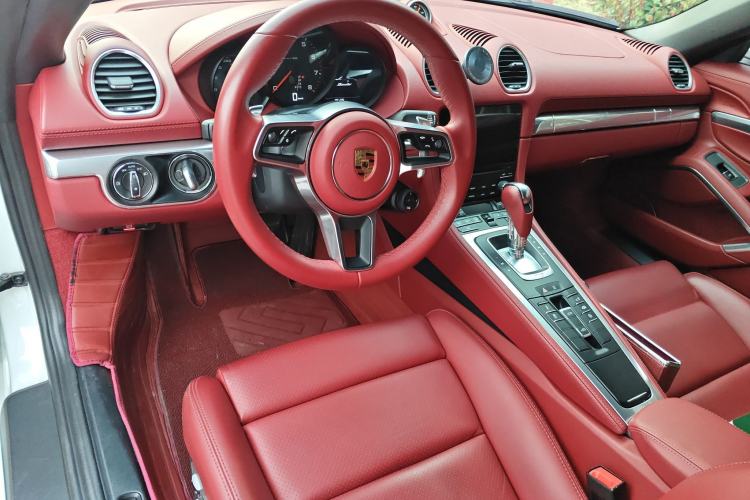 Used Porsche 718 2022 Boxster 2.0T Center Console