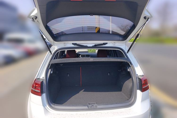 Used Volkswagen Golf 2017 1.6L Automatic Comfort Million-Vehicle Anniversary Edition
