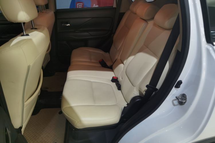 Used Mitsubishi Outlander 2018 2.4L 4x4 Luxury Edition 7-Seater