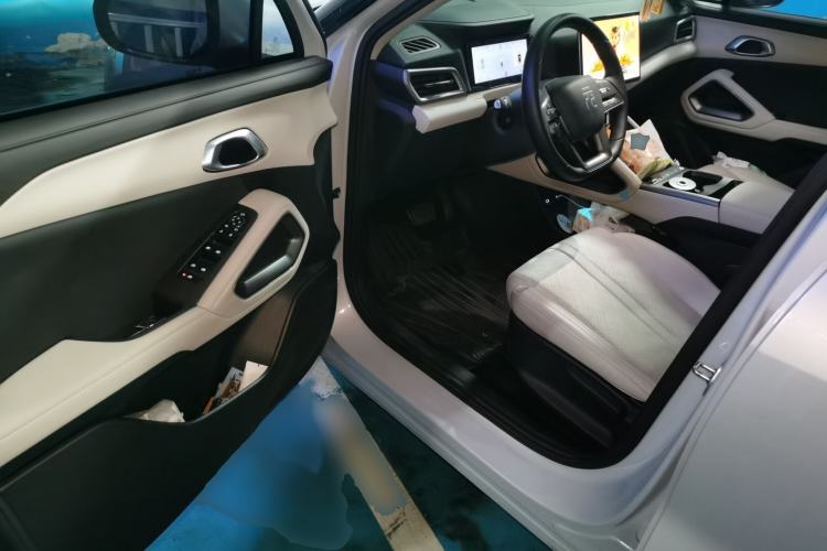 Used BYD Yuan UP 2025 Intelligent Driving Version 401 KM Dynamic Edition Interior 3