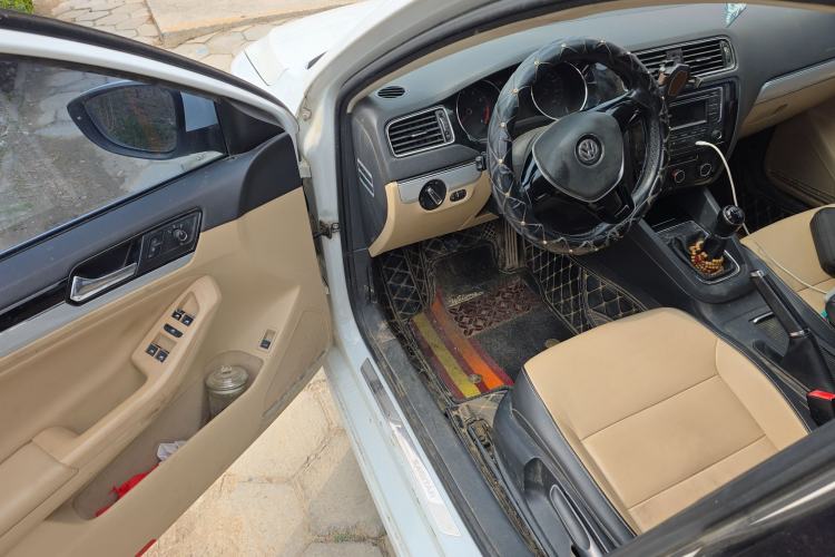 Used Volkswagen Sagitar 2015 1.6L Manual Comfort Model