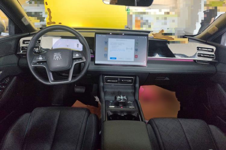 Used BYD Qin L 2025 DM-i Smart Drive 120KM Excellence Model Center Console