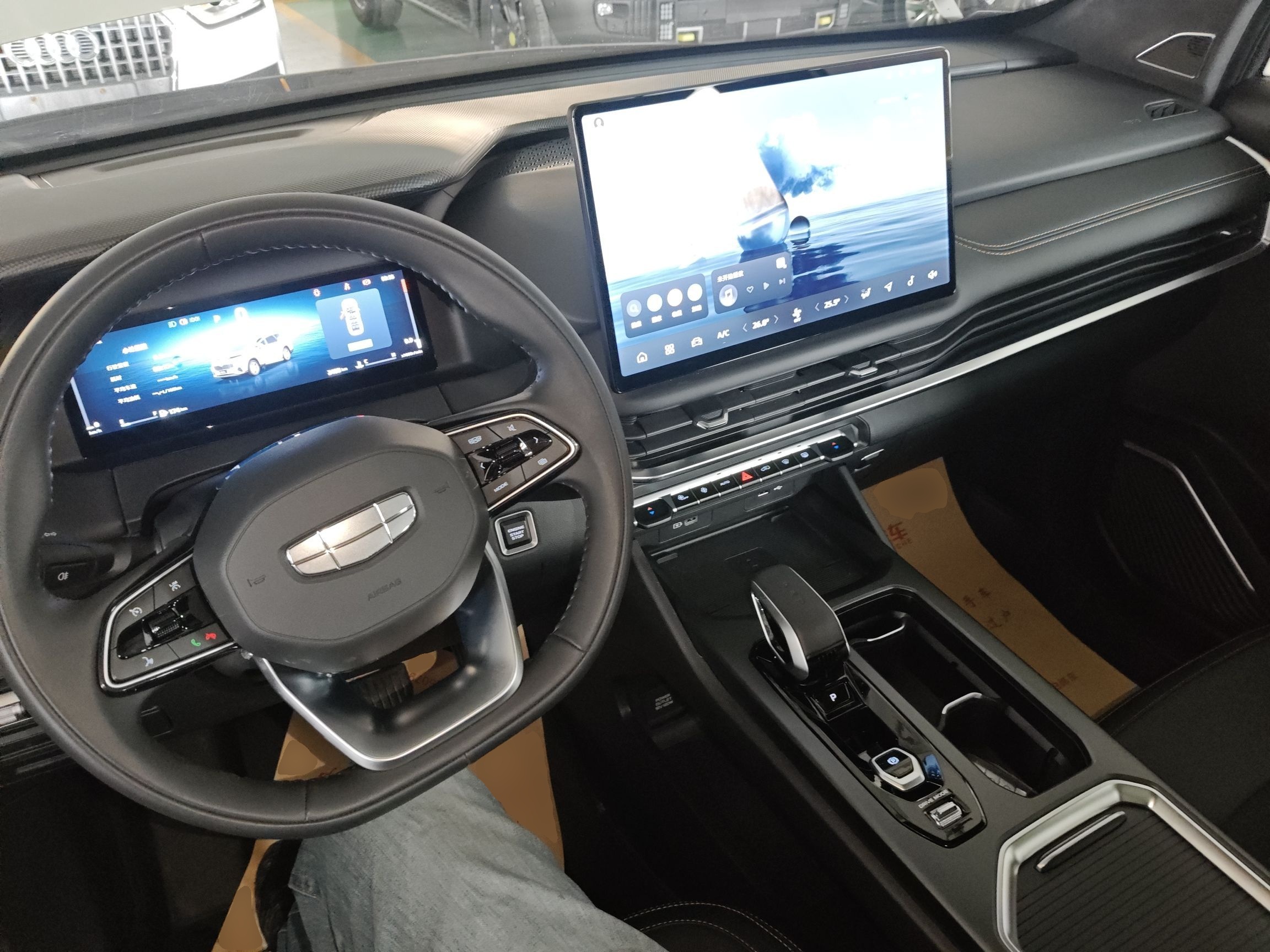 Geely Auto Haoyue L 2025 2.0T DCT Luxury Edition — снимка 12