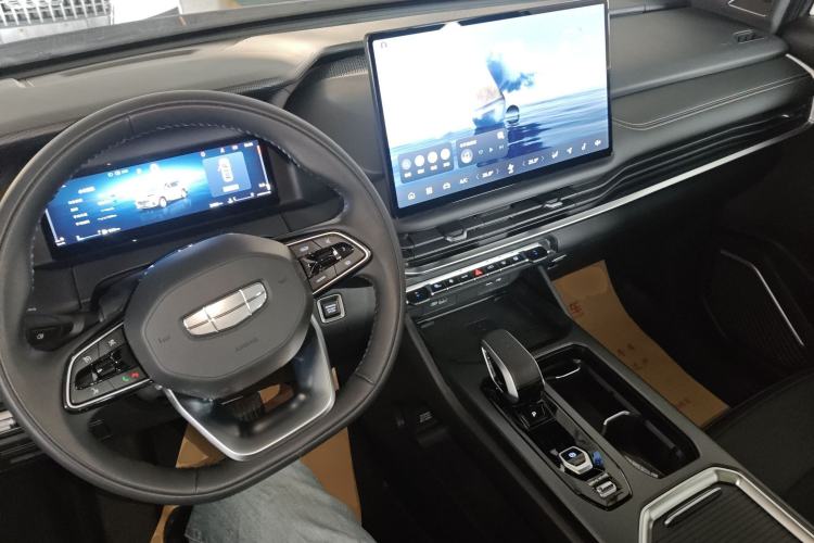 Used Geely Auto Haoyue L 2025 2.0T DCT Luxury Edition