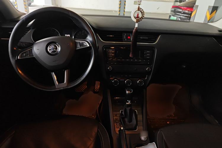 Used Skoda Octavia 2017 1.6L Automatic Chuanxing Edition Center Console