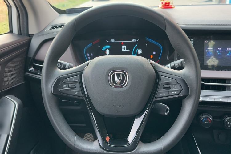 Used CHANGAN CS15 2019 1.5L Manual Entry-Level Version China VI Standard Interior 4