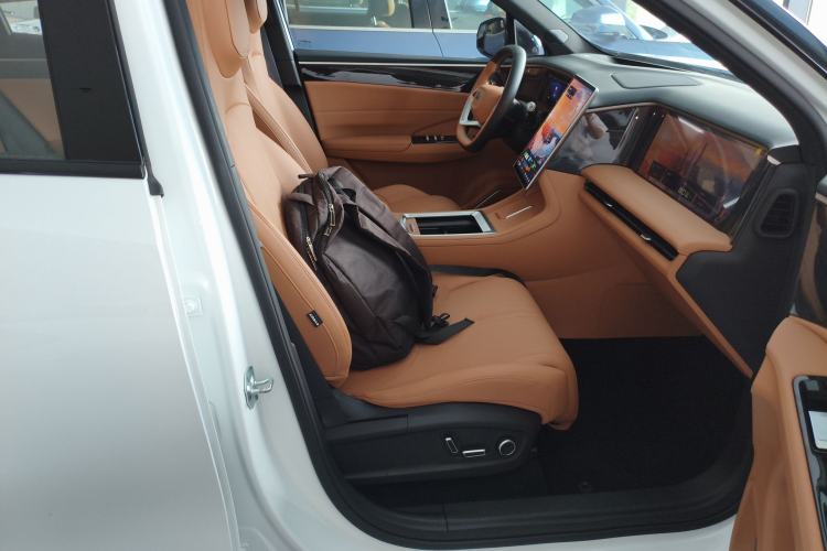 Used Geely Galaxy L7 2025 EM-i 115km Exploration+ Edition Right Front Seat