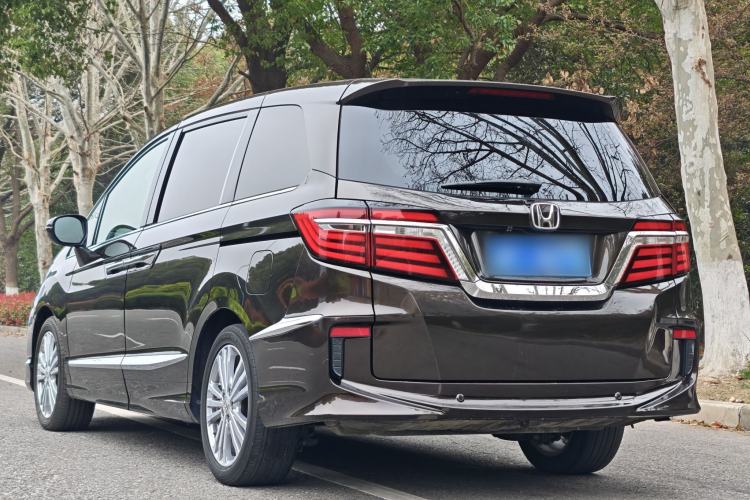 Used Honda Elysion 2016 2.4L Classic Edition Exterior 9