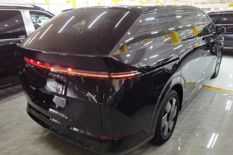 Used XPeng X9 2025 650 Long-Range Max Rear Right 45 Deg