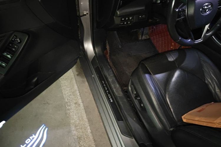 Used Toyota Avalon 2019 Dual-Engine 2.5L XLE Prestige Version China VI Standard