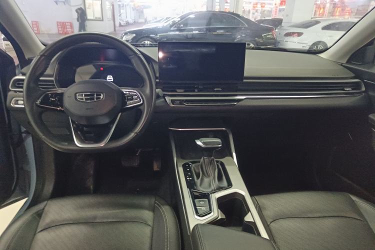 Used Geely Auto Emgrand 2023 4th Generation Champion Edition 1.5L CVT Prestige Model Center Console