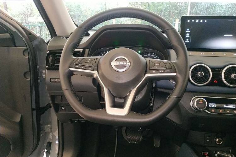 Used Nissan X-Trail 2025 Honor 2.0L Two-Wheel Drive Leading Edition Steering Wheel
