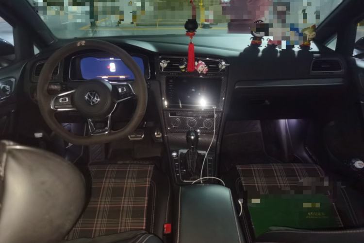 Used Volkswagen Golf 2020 Charming Edition 280TSI DSG R-Line Center Console