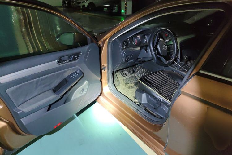 Used Volkswagen Lamando 2015 230TSI Manual Trend Edition Driver Seat