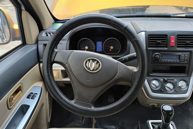 Used Nlmmotor Qiteng M70 2016 1.2L Wealthy Model
