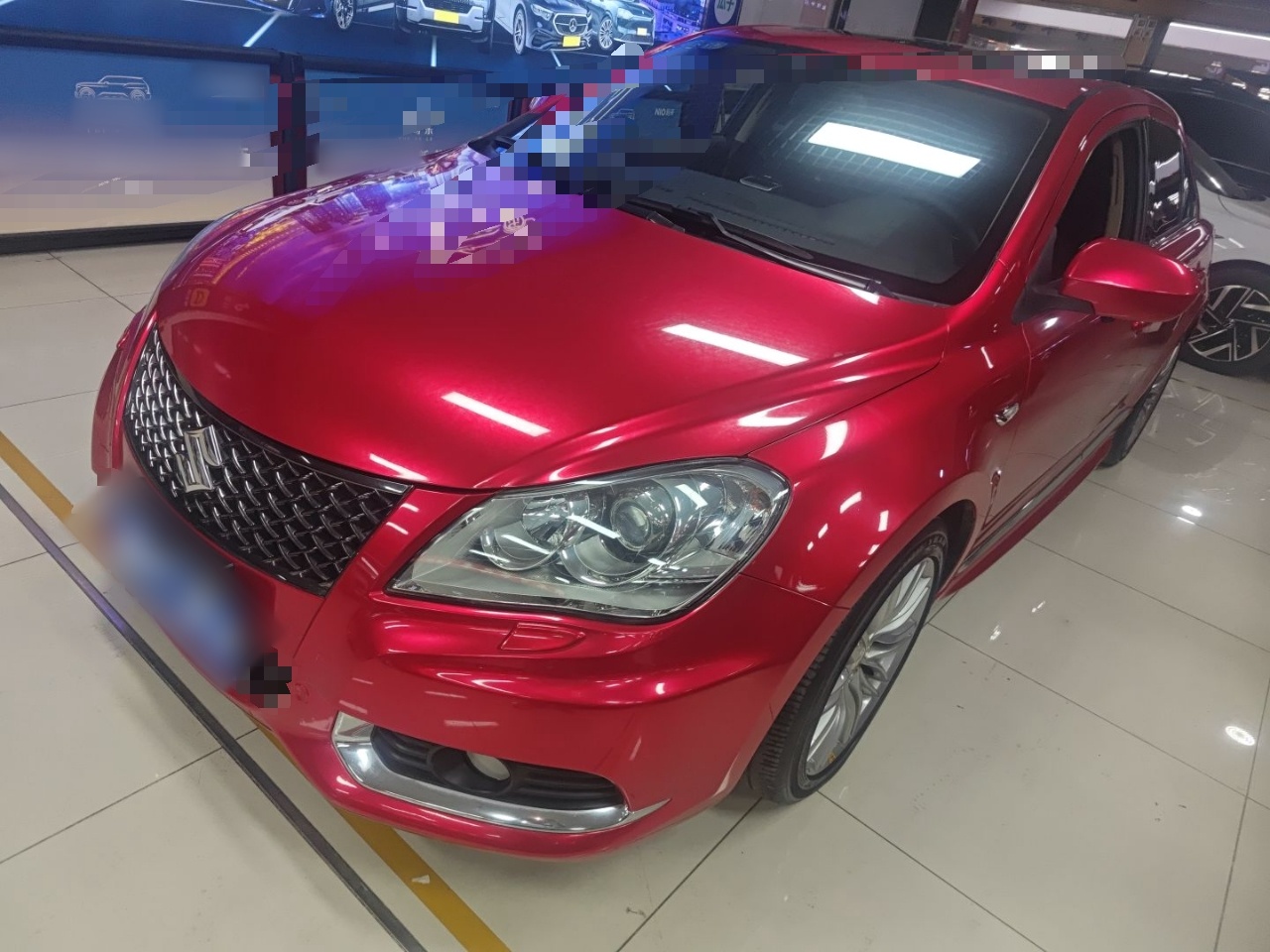 تحت مقدمة السيارة