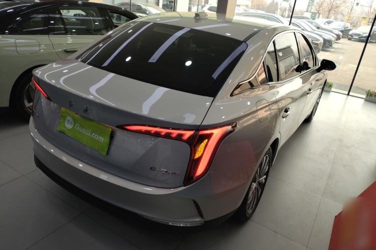 Used Hongqi E-QM5 2022 431 km Charge & Enjoy Edition
