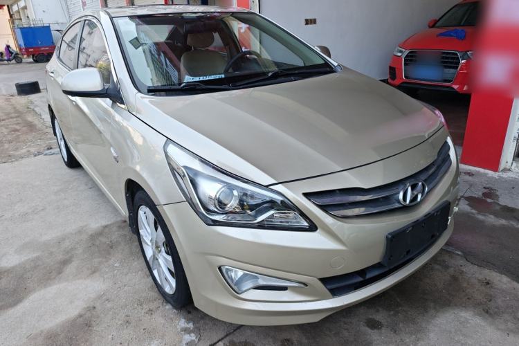Used Hyundai Verna (older generation) 2014 1.4L Automatic Leading-Edge GLX Front Right 45 Deg