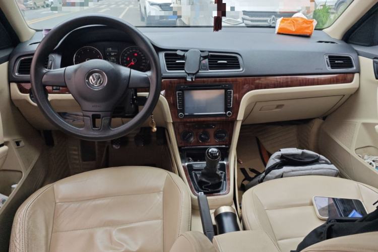 Used Volkswagen Lavida 2013 1.4TSI Manual Comfort Edition Center Console