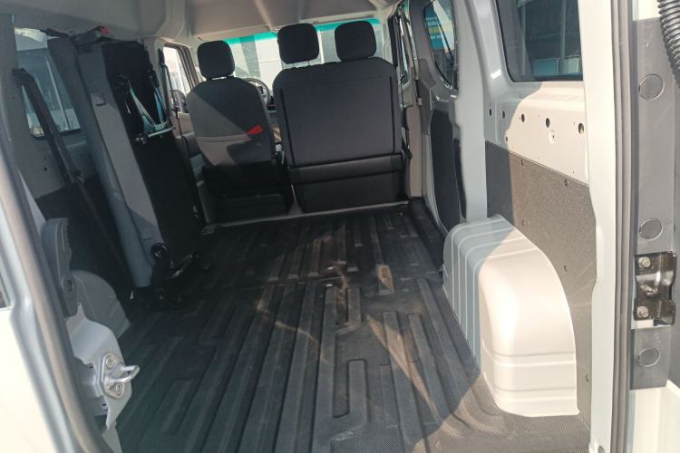 Used Farizon Super VAN 2025 Yucheng Action-Pak, Short-Axle 68kWh ZhiXin, 5-seater