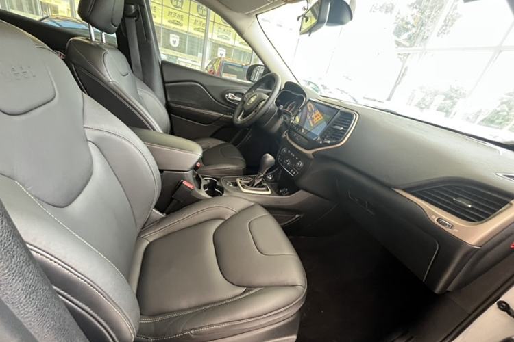 Used Jeep Cherokee 2016 2.4L Professional Edition