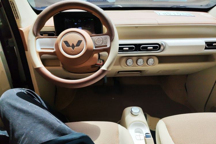 Used Wuling Hongguang MINIEV 2024 3rd Generation 215km Youth Edition Center Console