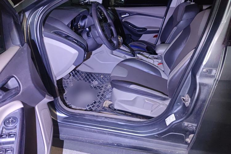 Used Ford Focus 2012 Sedan 1.6L Automatic Fashion Edition
