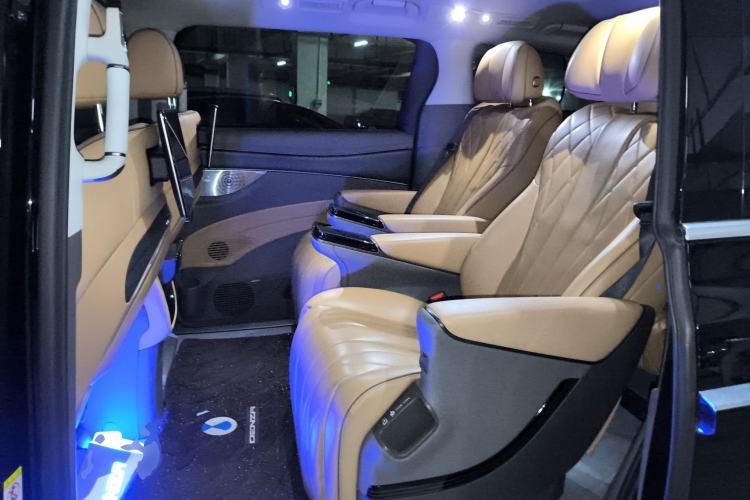 Used Denza D9 2022 DM-i 970 Four-Wheel Drive Prestige Model
