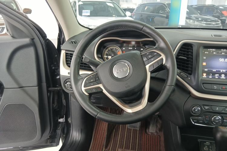 Used Jeep Cherokee 2016 2.0L Superior Edition
