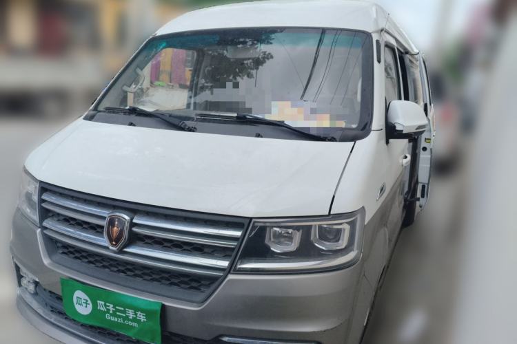 Used Jinbei New Hiace S Jinbei Hi-Sion S, manual transmission, white. Closed van.