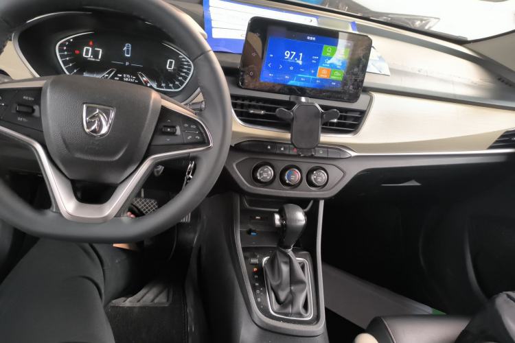 Used Baojun 360 2019 1.5L CVT Elite Version China VI Center Console