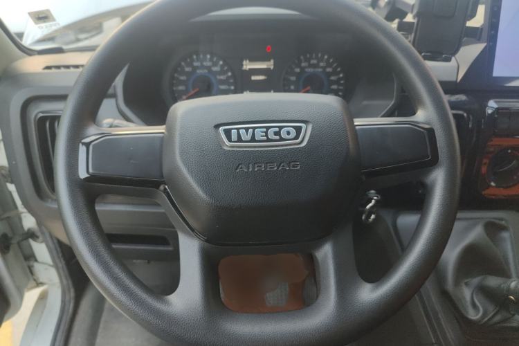 Used Iveco Daily 2023 2.5T A37M1 Long Wheelbase Mid-Roof Dual-Tire Side-Sliding Doors 5-9 Seats