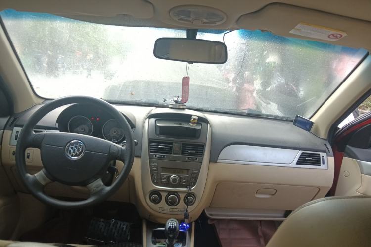 Used Buick Excelle 2013 1.5L Manual Classic Model Center Console