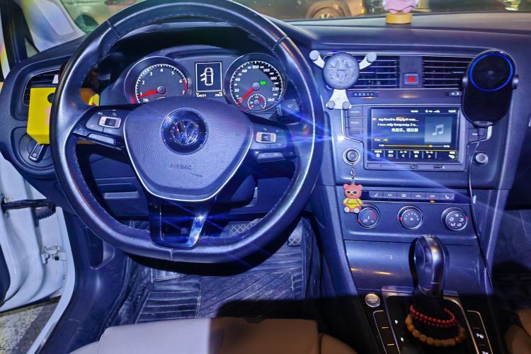 Used Volkswagen Golf 2017 230TSI Automatic Luxury Million-Vehicle Commemorative Edition Steering Wheel