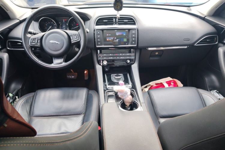 Used Jaguar F-PACE 2016 2.0T Two-Wheel Drive Urban Luxury Edition
