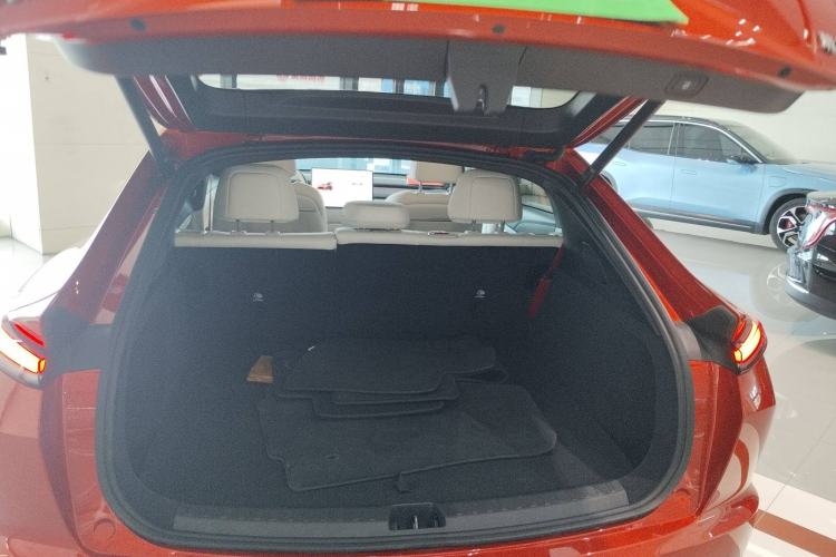 Used ONVO L60 2024 60 kWh All-Wheel Drive