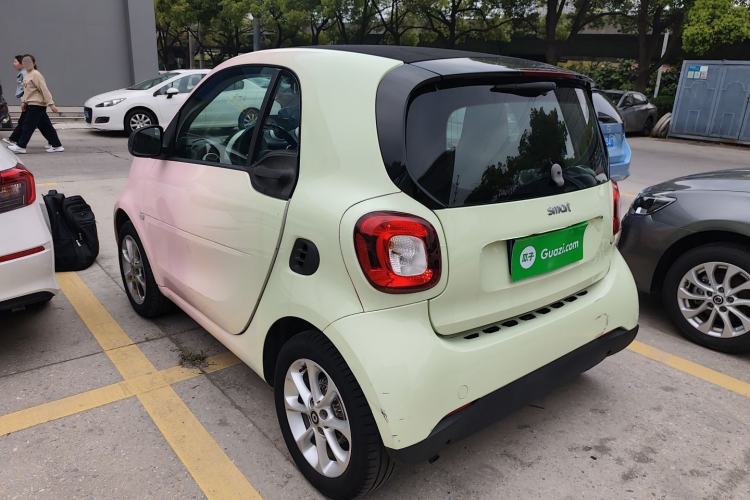 Used smart fortwo 2015 1.0L 52 kW hardtop Dynamic version Rear Left 45 Deg