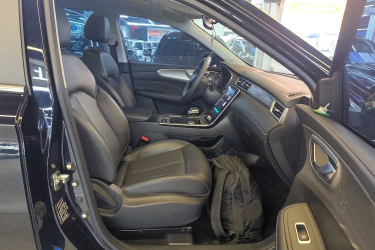 Used Roewe RX5 2023 PLUS 330TGI Automatic Trendsetting Smart Edition
