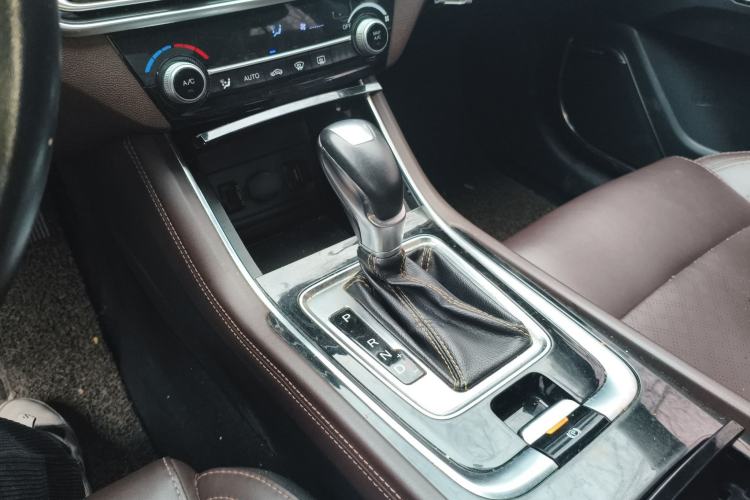 Used CHANGAN Eado 2018 High-Energy Edition 1.6L GDI Automatic Zhenfeng Model China V Standard
