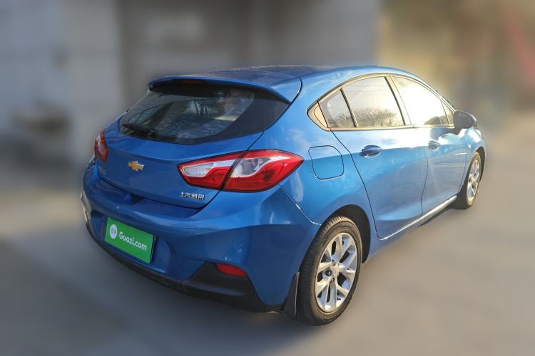 Used Chevrolet Cruze 2017 1.5L Hatchback Automatic Pioneer Sunroof Edition