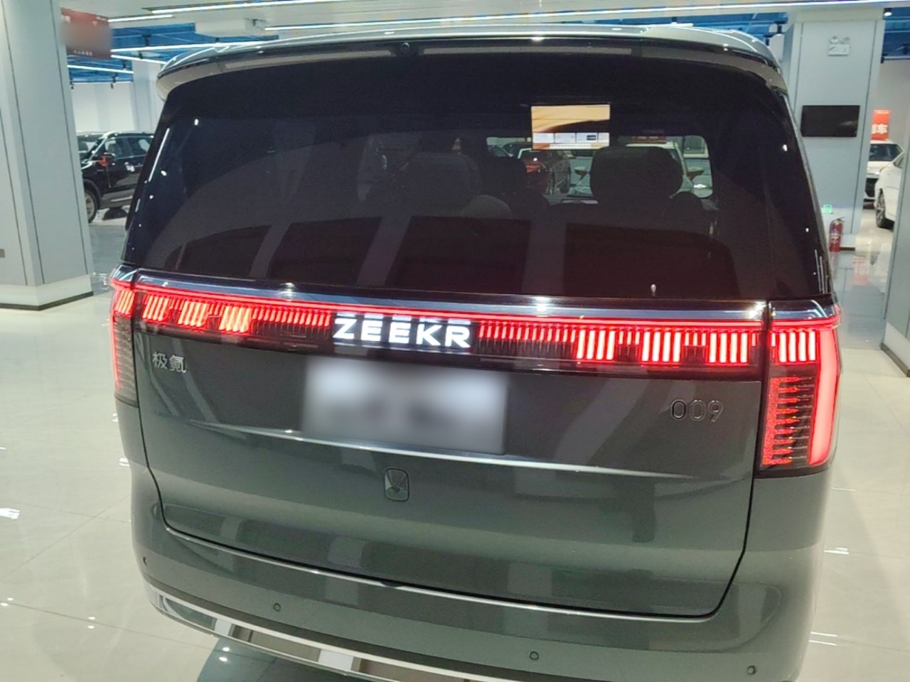 Zeekr 009 2024 Six-Seat Executive Version 4WD 108 kWh — снимка 5