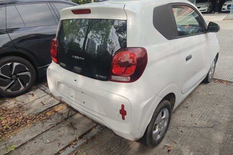 Used Roewe Clever 2021 302km All-Round Version Rear Right 45 Deg