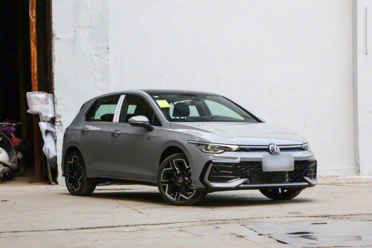 Used Volkswagen Golf 2025 300TSI R-Line Exterior 1