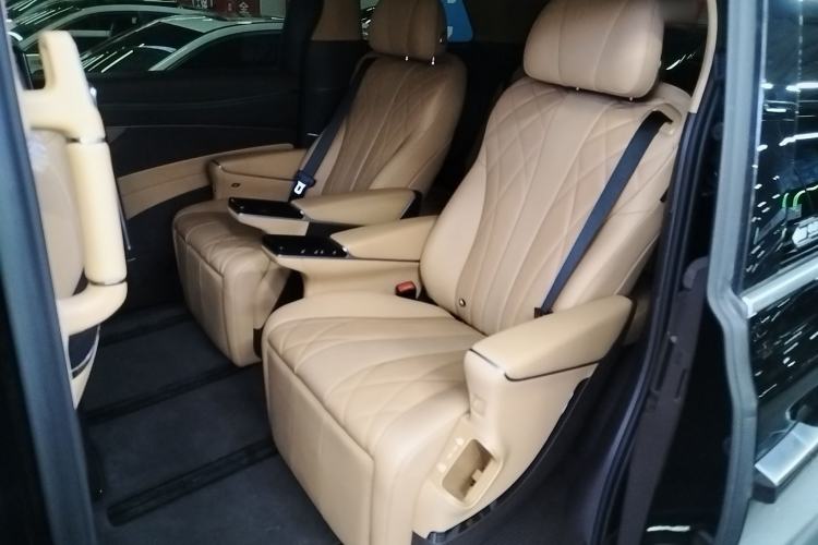 Used Denza D9 2025 DM-i Intelligent Drive 1020 Four-Wheel Drive Flagship Model